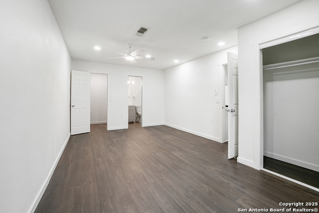 Listing photo id 13 for 5914 Brambletree