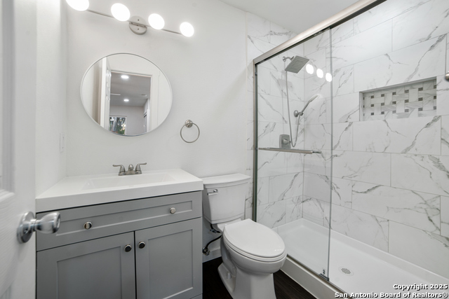 Listing photo id 15 for 5914 Brambletree