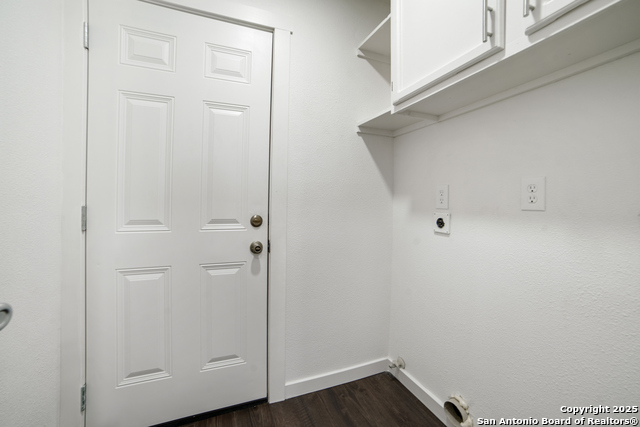 Listing photo id 16 for 5914 Brambletree