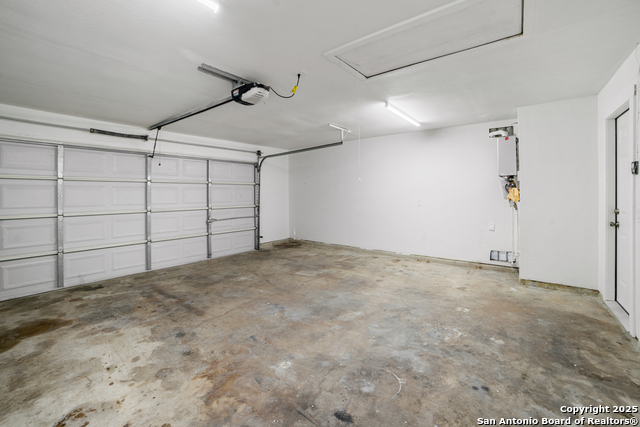 Listing photo id 17 for 5914 Brambletree