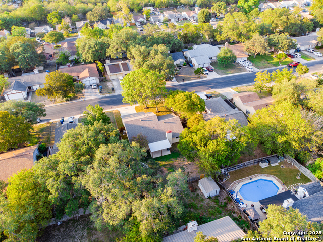 Listing photo id 22 for 5914 Brambletree