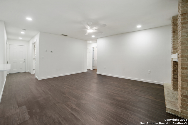 Listing photo id 2 for 5914 Brambletree