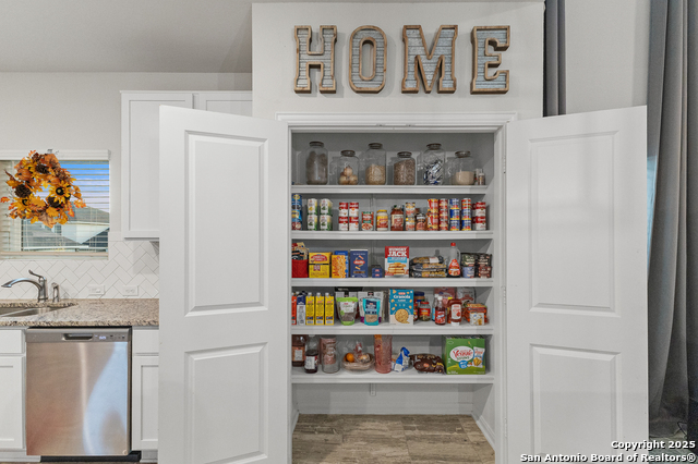 Listing photo id 10 for 163 Porcupine Ln