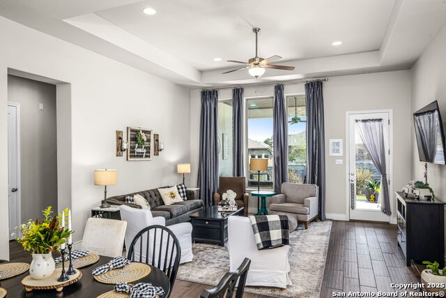 Listing photo id 8 for 1177 Nutmeg  