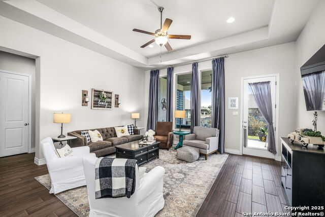 Listing photo id 9 for 1177 Nutmeg  