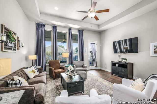 Listing photo id 10 for 1177 Nutmeg  