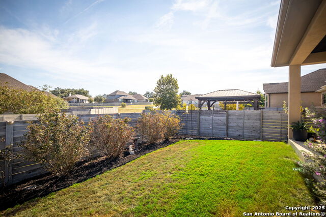 Listing photo id 31 for 1177 Nutmeg  