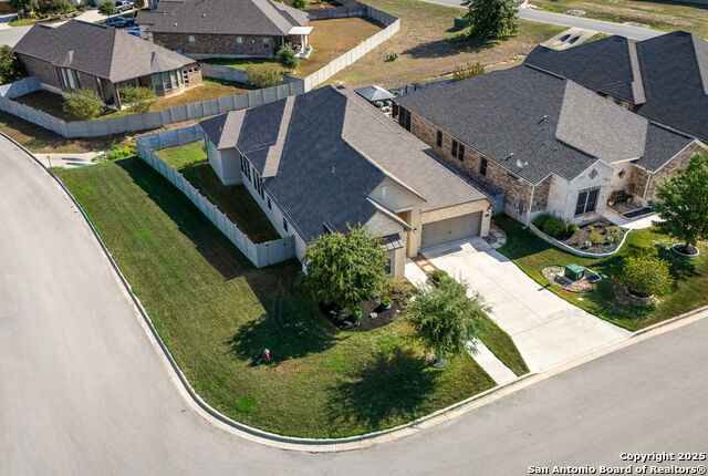 Listing photo id 32 for 1177 Nutmeg  