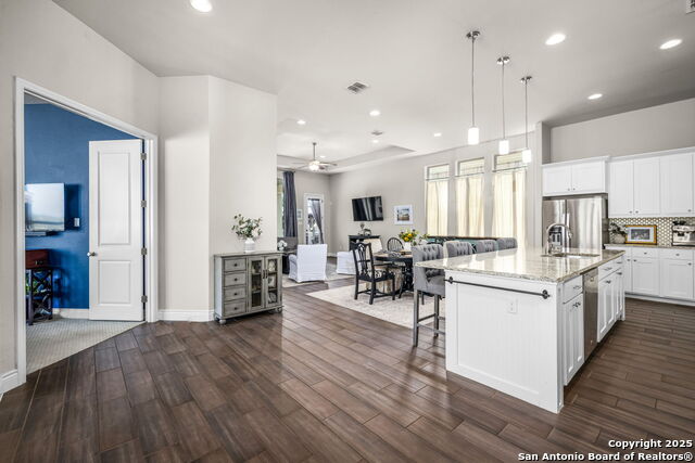 Listing photo id 2 for 1177 Nutmeg  