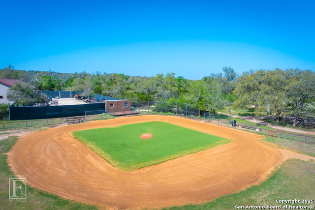 Listing photo id 39 for 1177 Nutmeg  