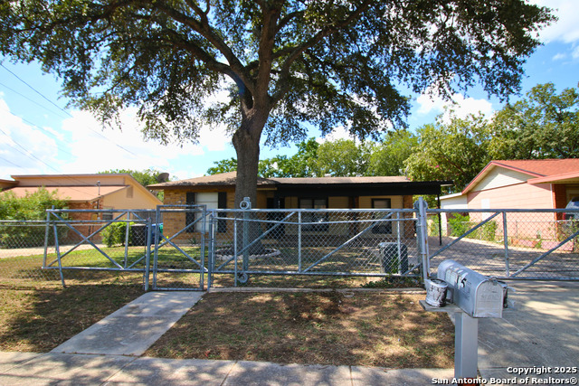 Image 3 of 18 For 2715 Irwin  