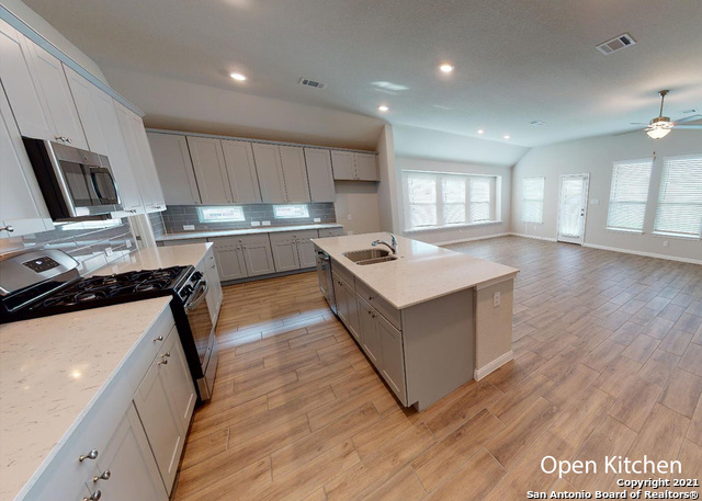 Image 3 of 19 For 15050 Gelding Heights