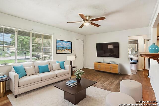 Listing photo id 0 for 142 Newport