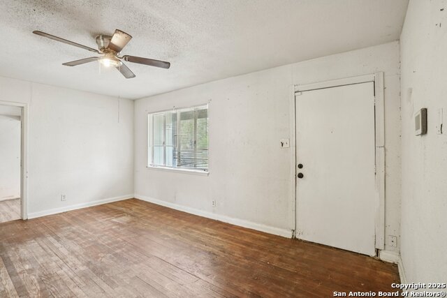 Listing photo id 3 for 142 Newport
