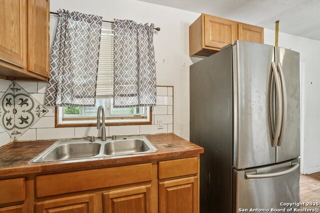 Listing photo id 6 for 142 Newport
