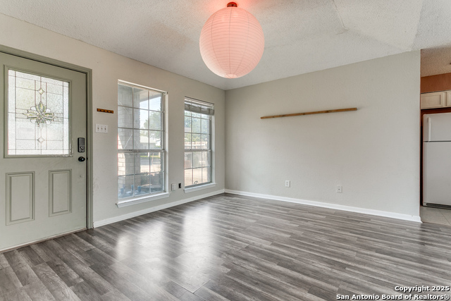 Image 3 of 24 For 221 Sharer  