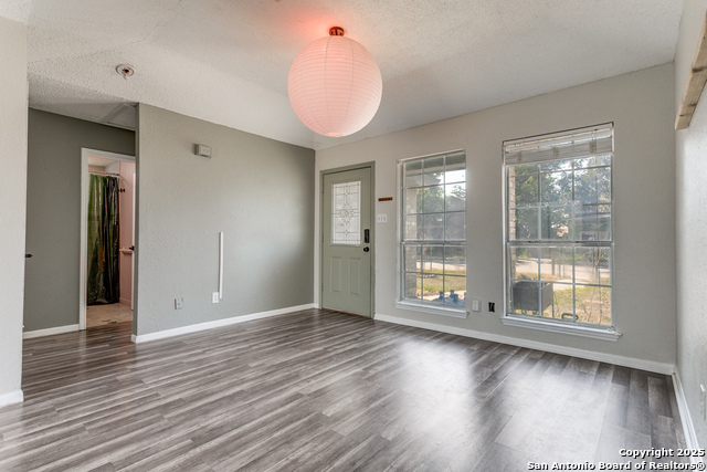 Image 4 of 24 For 221 Sharer  