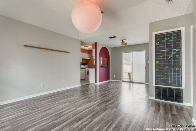 Image 5 of 24 For 221 Sharer  