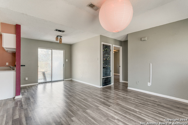 Image 6 of 24 For 221 Sharer  