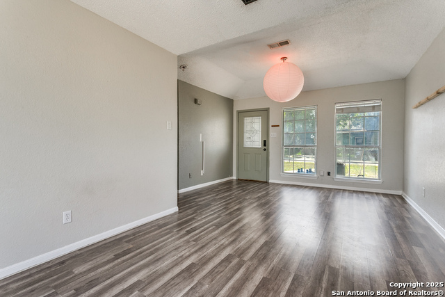 Image 8 of 24 For 221 Sharer  