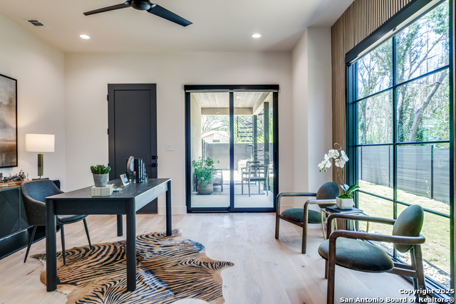 Listing photo id 8 for 401 Oak Park Dr Unit B