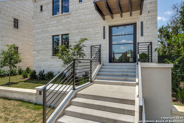Listing photo id 0 for 401 Oak Park Dr Unit B