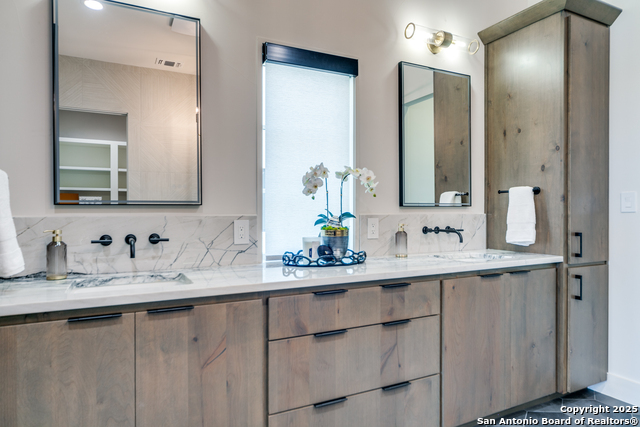 Listing photo id 27 for 401 Oak Park Dr Unit B