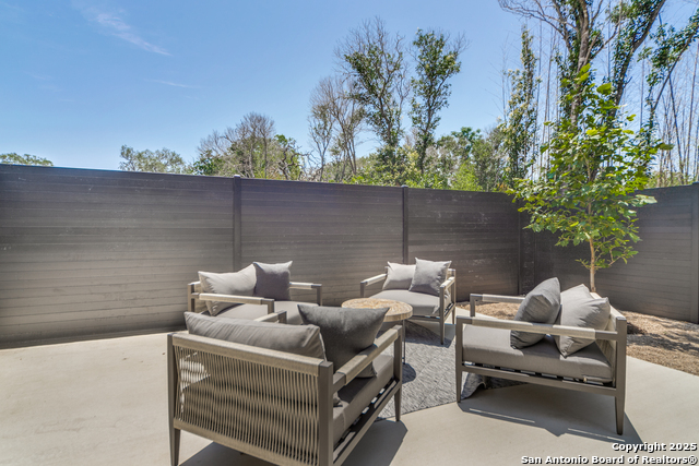 Listing photo id 31 for 401 Oak Park Dr Unit B