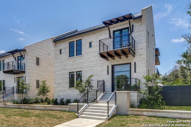 Listing photo id 2 for 401 Oak Park Dr Unit B