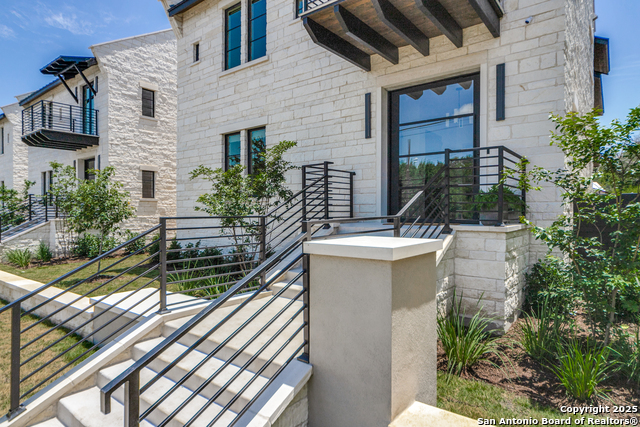 Listing photo id 3 for 401 Oak Park Dr Unit B