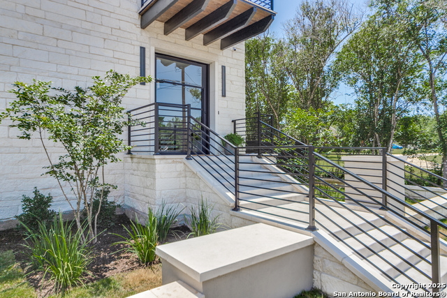 Listing photo id 4 for 401 Oak Park Dr Unit B