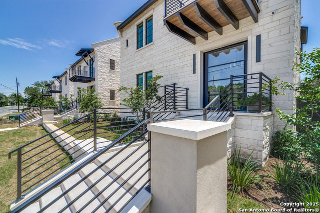 Listing photo id 5 for 401 Oak Park Dr Unit B