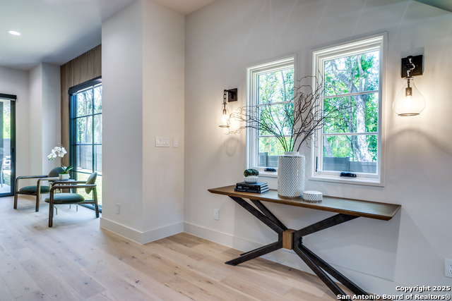 Listing photo id 7 for 401 Oak Park Dr Unit B