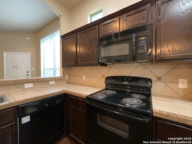 Listing photo id 12 for 957 Floating Star