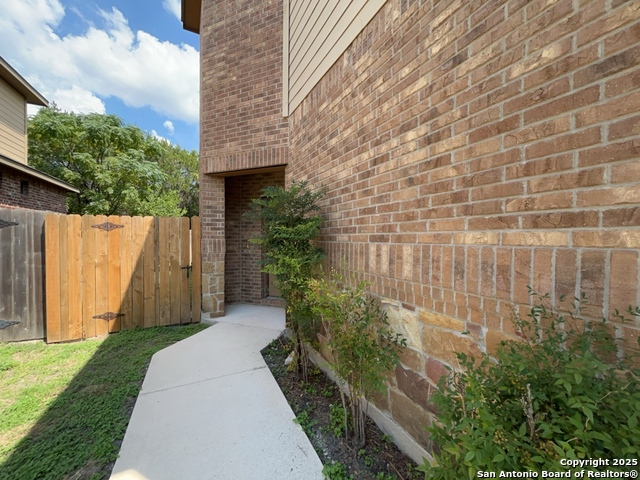 Listing photo id 32 for 957 Floating Star