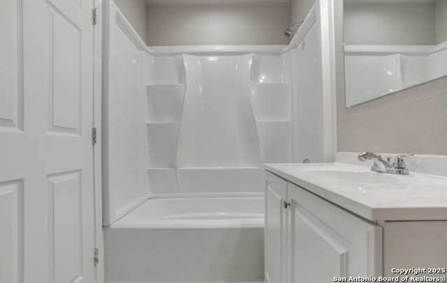 Image 13 of 25 For 6066 Whispering Lake