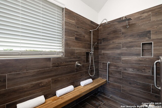 Listing photo id 13 for 212 Ferryboat Lane