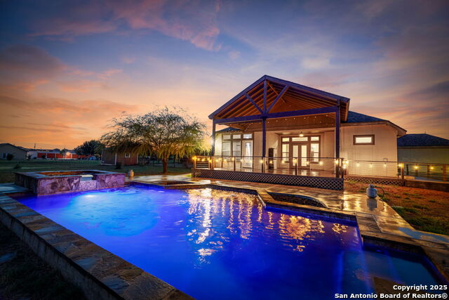 Listing photo id 0 for 212 Ferryboat Lane