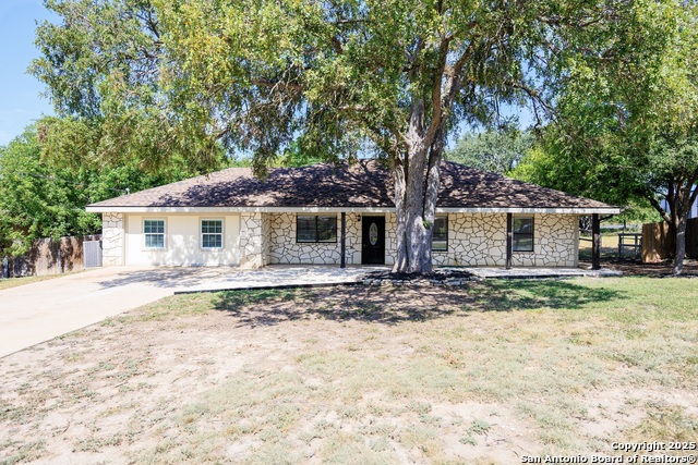 Details for 1716 Silver Saddle, Kerrville, TX 78028