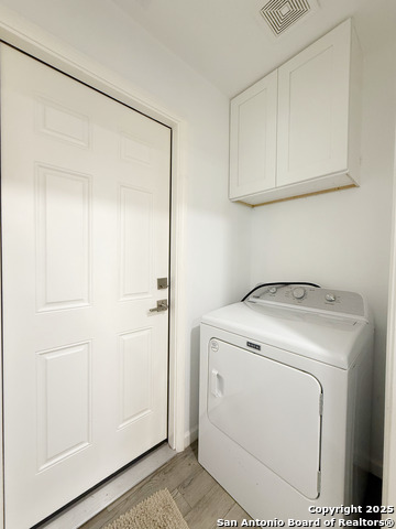 Listing photo id 9 for 11442 Woollcott