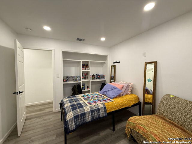 Listing photo id 12 for 11442 Woollcott