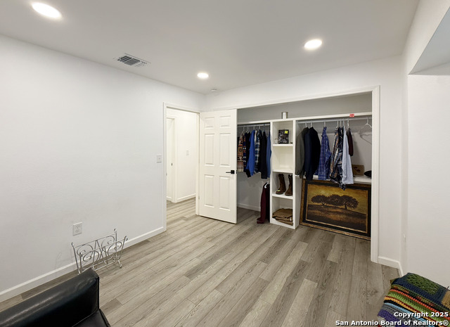 Listing photo id 15 for 11442 Woollcott