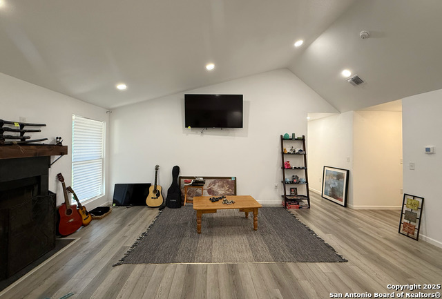 Listing photo id 3 for 11442 Woollcott