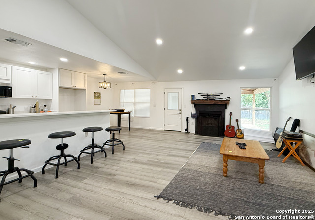 Listing photo id 4 for 11442 Woollcott