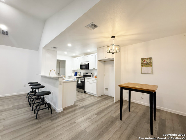 Listing photo id 6 for 11442 Woollcott