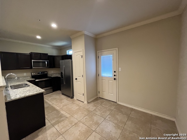 Listing photo id 4 for 6511 Marcel Way 103