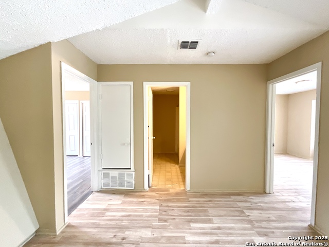 Image 28 of 30 For 8036 Winsford