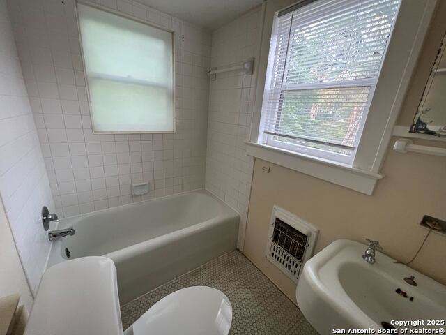 Image 6 of 22 For 127 Craig Pl W 6
