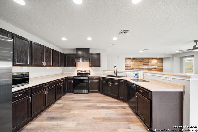 Listing photo id 10 for 1480 Astor Creek