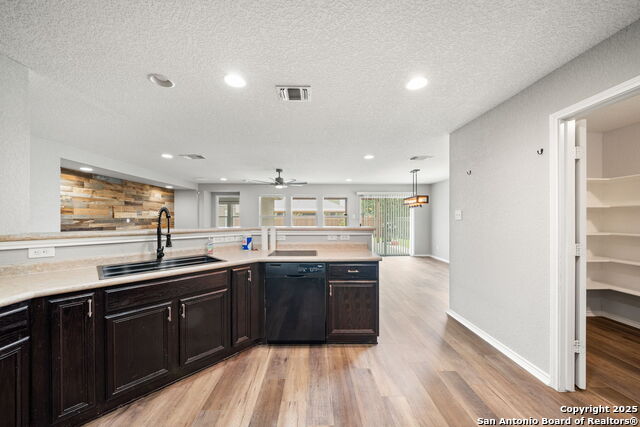 Listing photo id 11 for 1480 Astor Creek